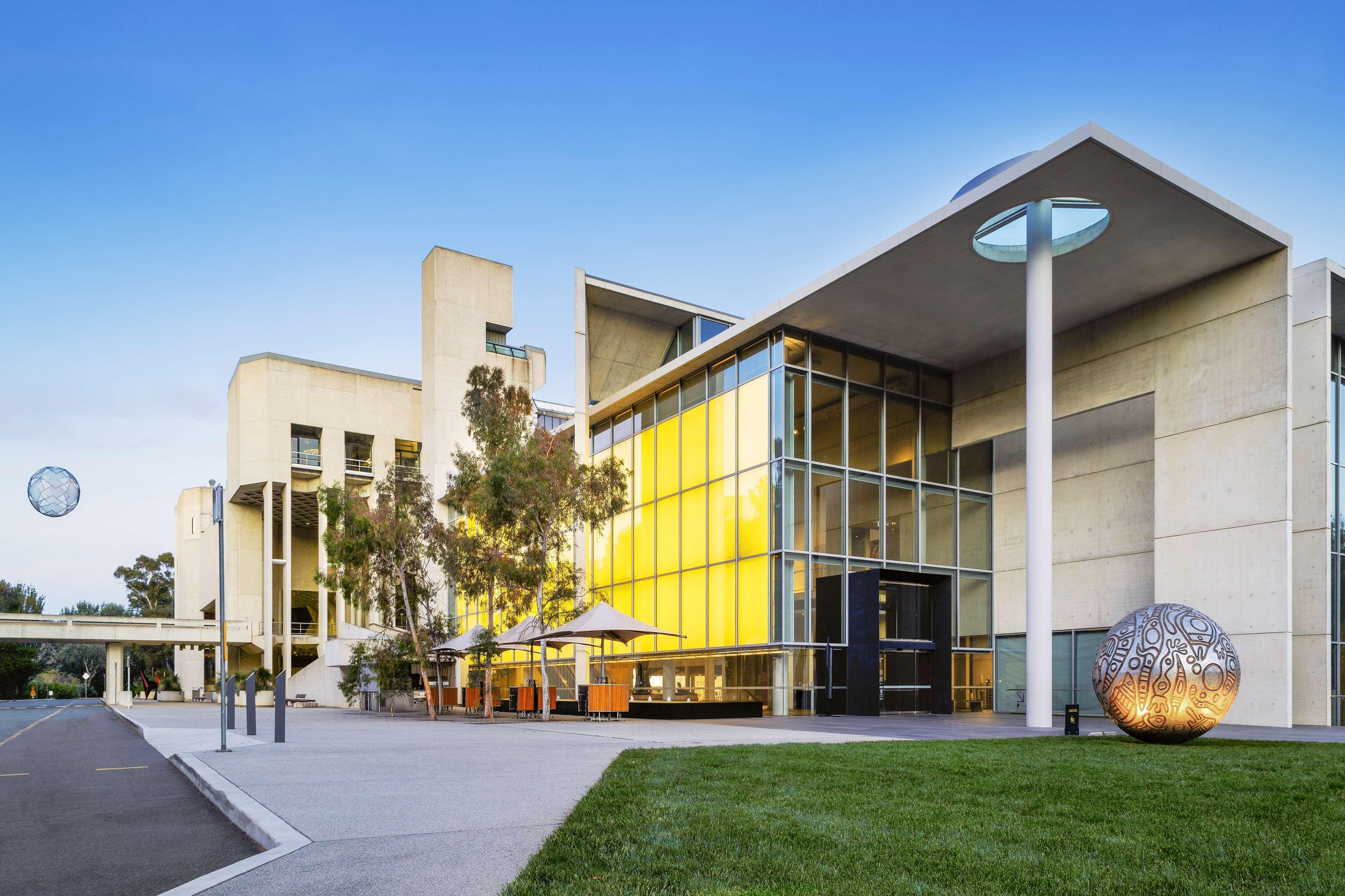 Hyatt Hotel Canberra - A Park Hyatt Hotel Экстерьер фото The National Institute of Dramatic Art