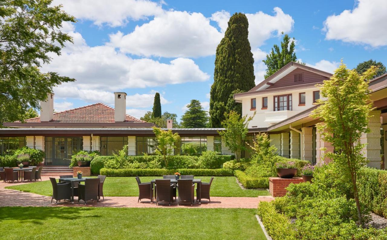 Hyatt Hotel Canberra - A Park Hyatt Hotel Экстерьер фото The residence of the Spanish ambassador in Sofia
