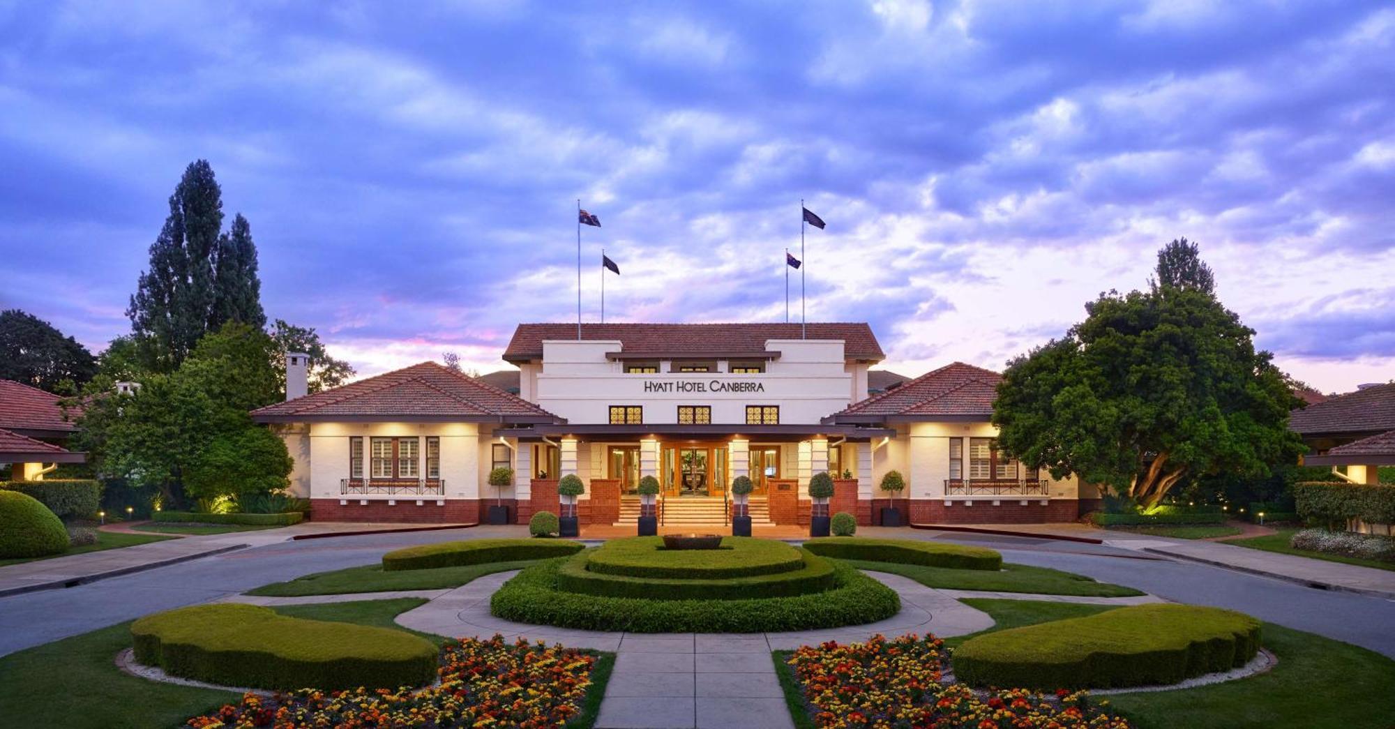 Hyatt Hotel Canberra - A Park Hyatt Hotel Экстерьер фото The clubhouse at the Adelaide Golf Club