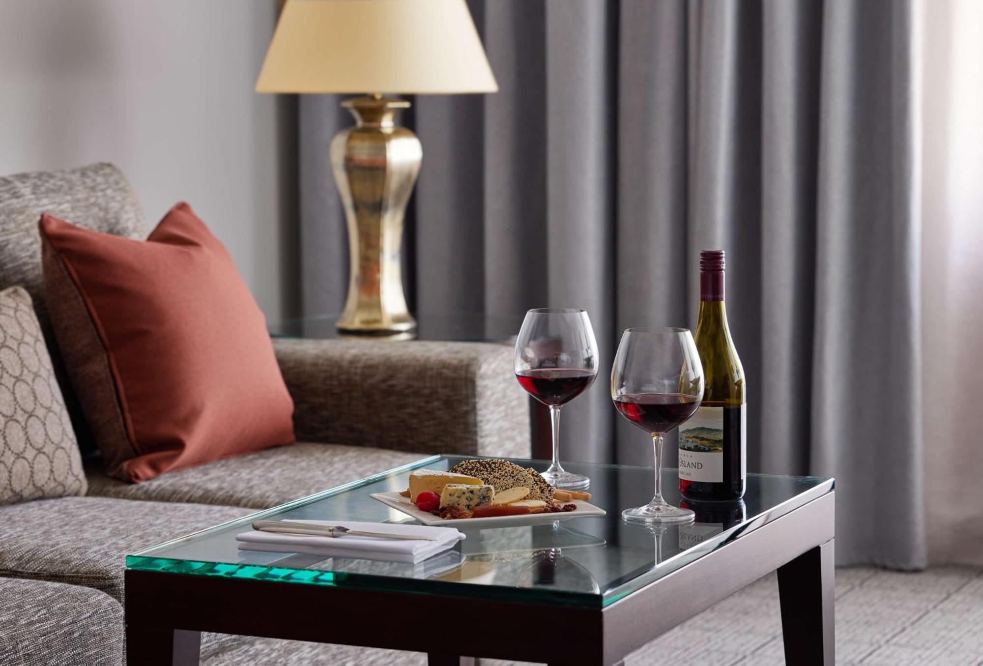 Hyatt Hotel Canberra - A Park Hyatt Hotel Экстерьер фото A wine table