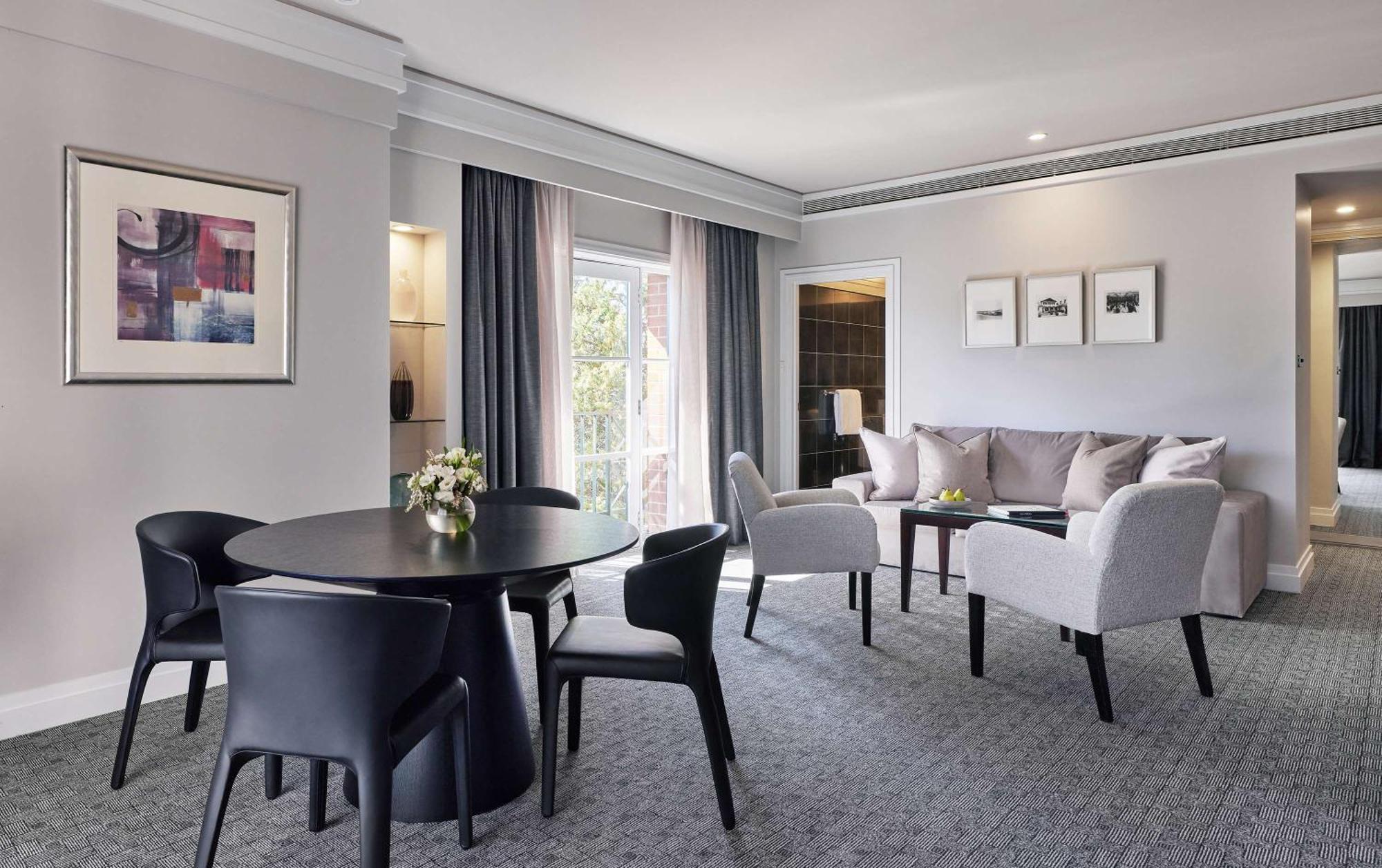 Hyatt Hotel Canberra - A Park Hyatt Hotel Экстерьер фото Suite at the hotel