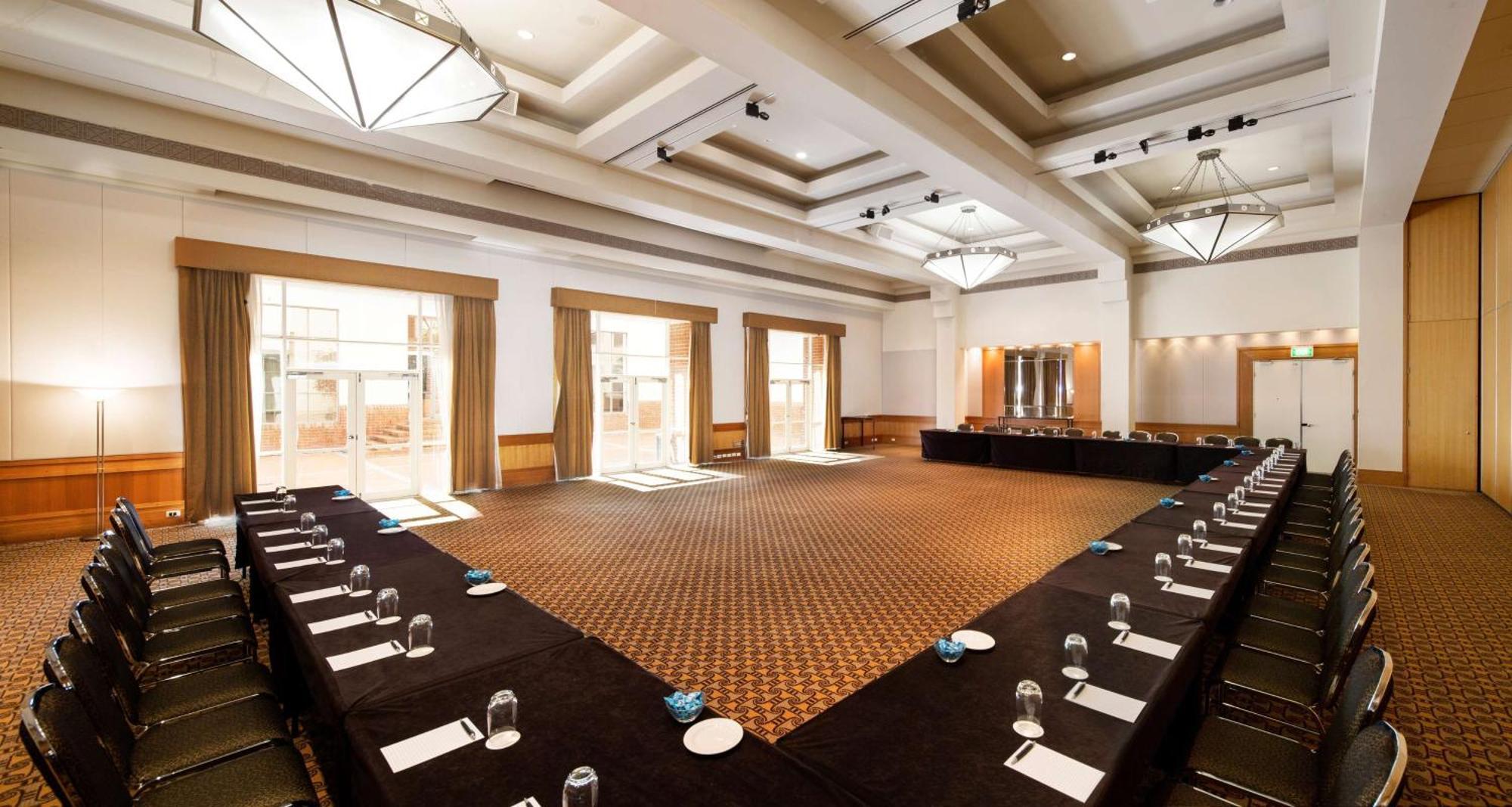 Hyatt Hotel Canberra - A Park Hyatt Hotel Экстерьер фото