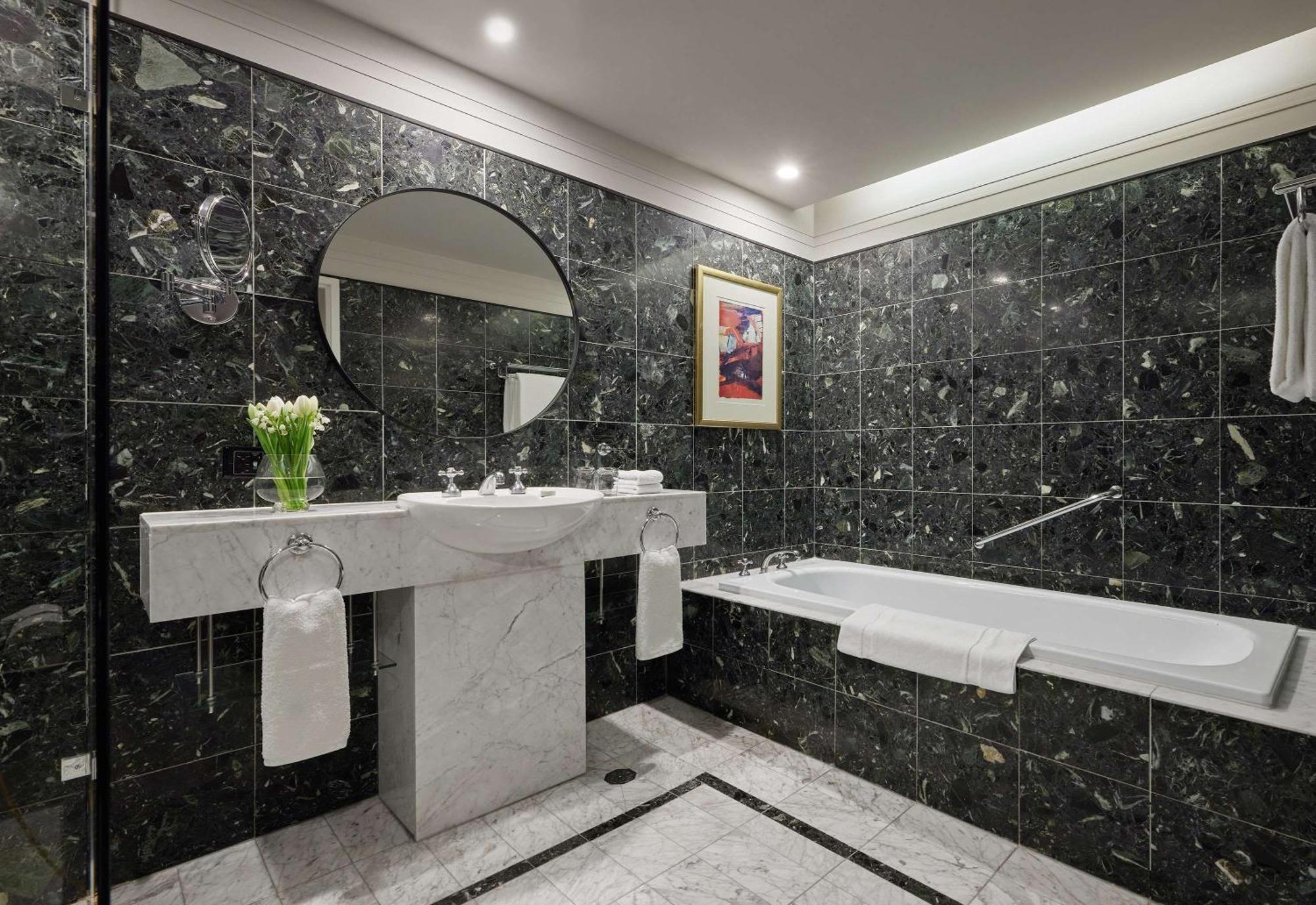 Hyatt Hotel Canberra - A Park Hyatt Hotel Экстерьер фото