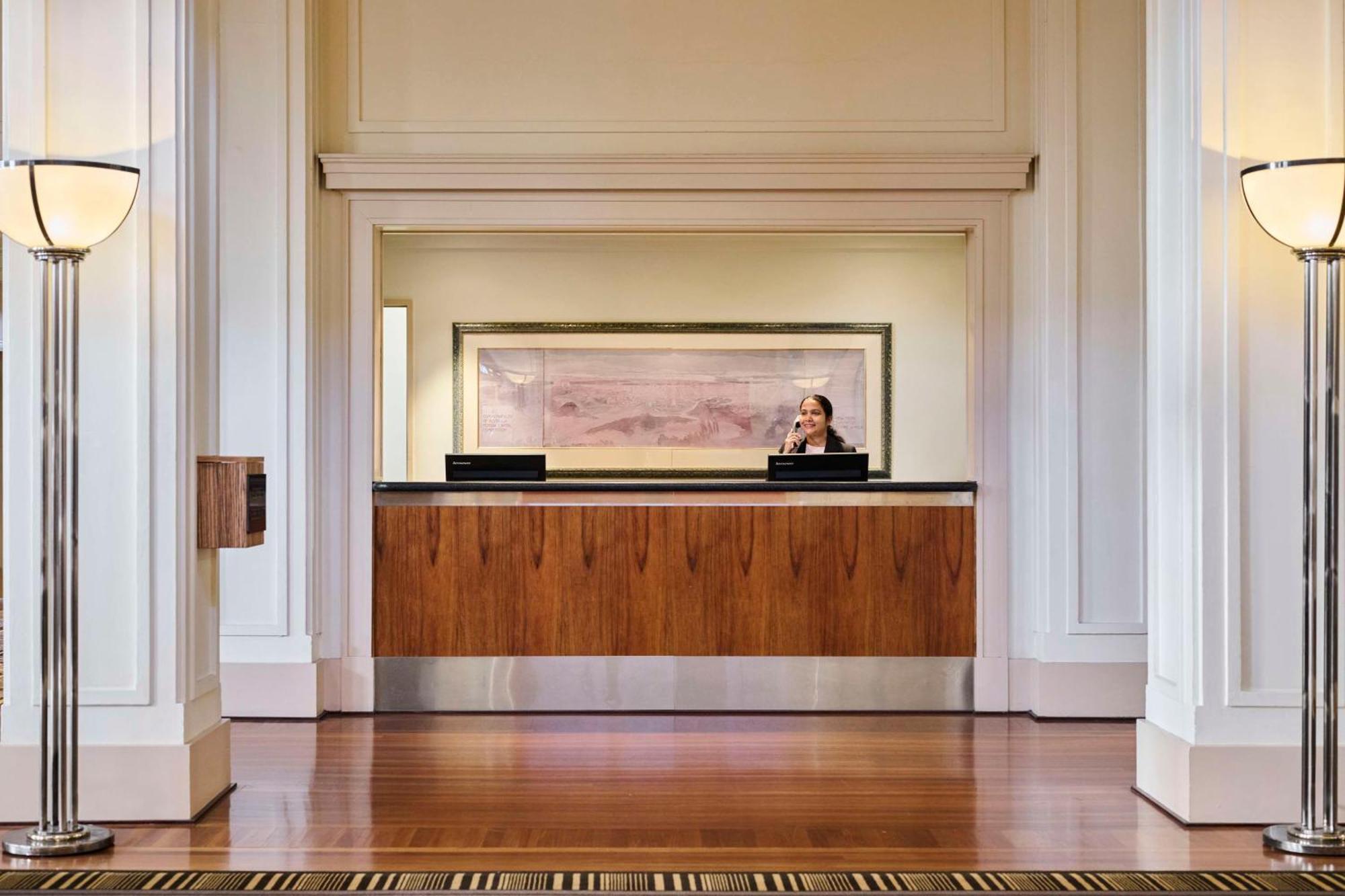 Hyatt Hotel Canberra - A Park Hyatt Hotel Экстерьер фото