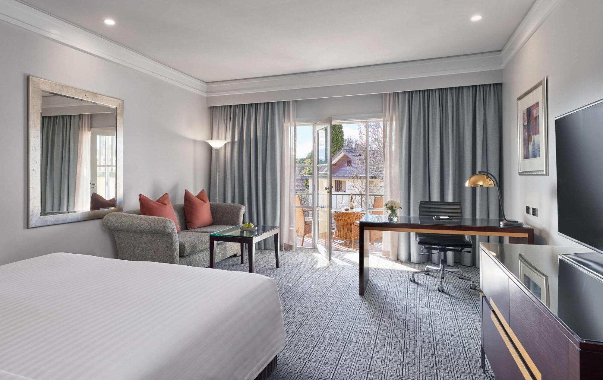 Hyatt Hotel Canberra - A Park Hyatt Hotel Экстерьер фото