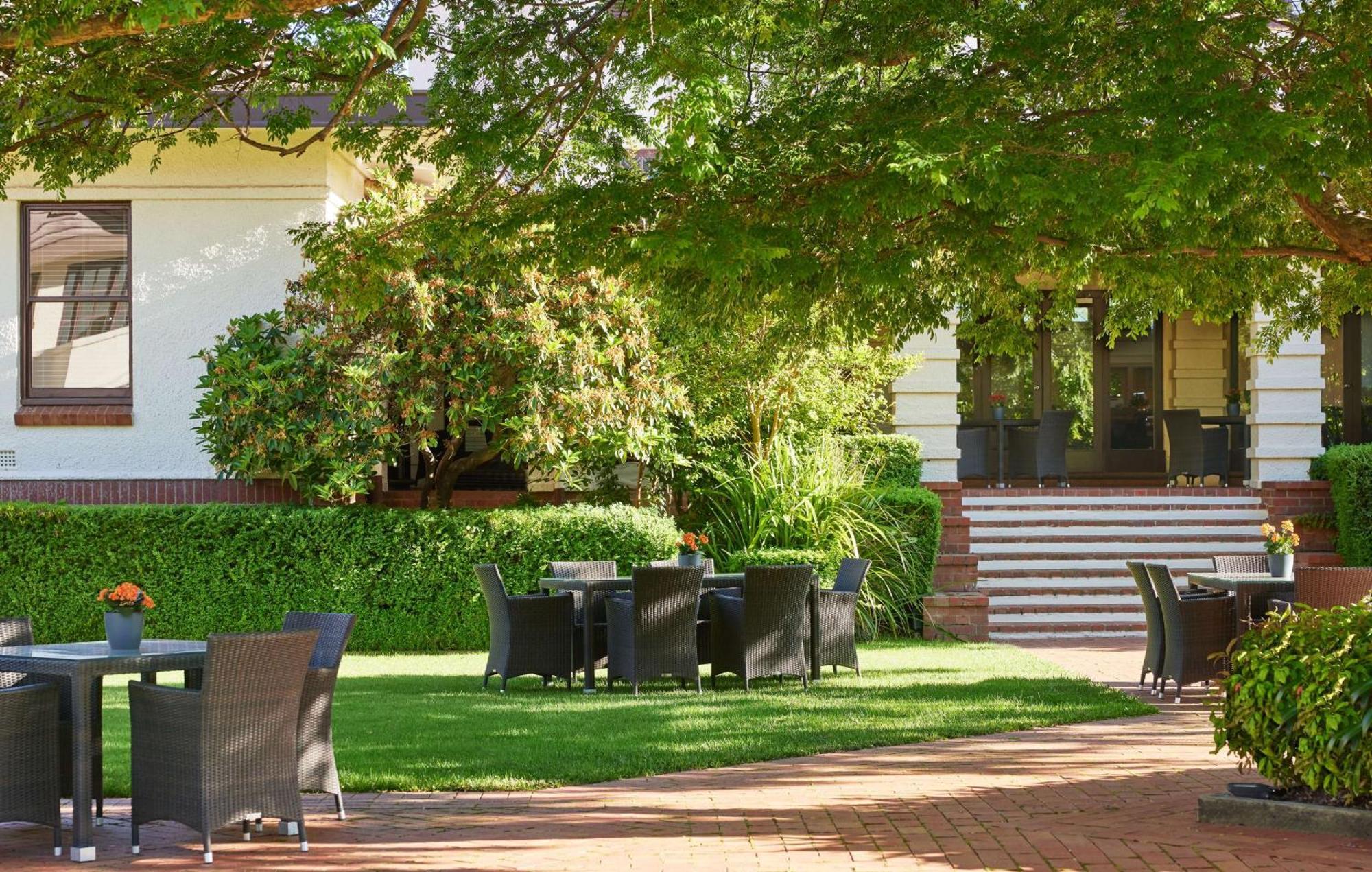 Hyatt Hotel Canberra - A Park Hyatt Hotel Экстерьер фото